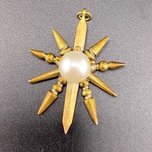 Kendra Scott Gold Rogan Starburst Pendant with Pearl Accent